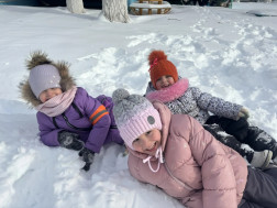 «Нам морозы  не почём, мы варежки с собой возьмём!».