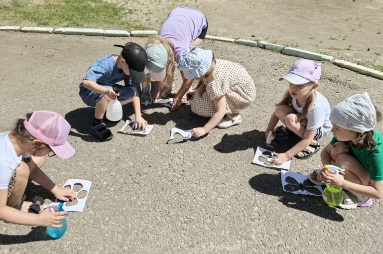 Рисуем водой на асфальте: весело, просто и креативно! Рисуем водой на асфальте: весело, просто и креативно!.
