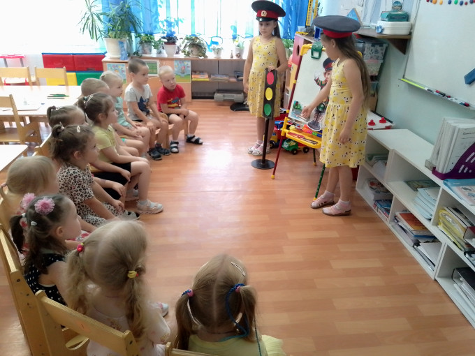 Международный день светофора Международный день светофора.